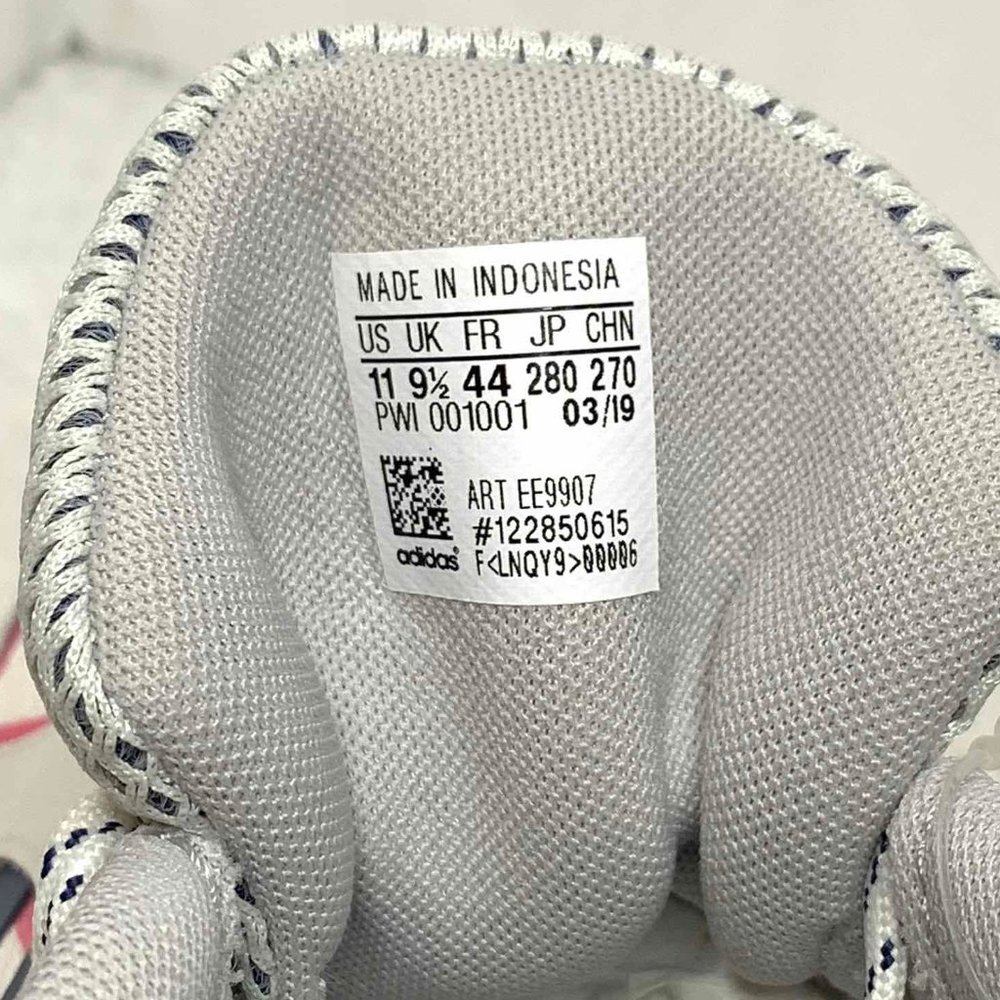 NEW! Adidas Women's 90s Valasion Shoes - Picture 7 of 7